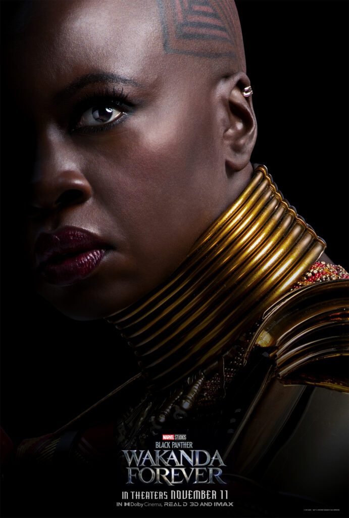 Danai Gurira em cartaz do filme Pantera Negra: Wakanda para Sempre